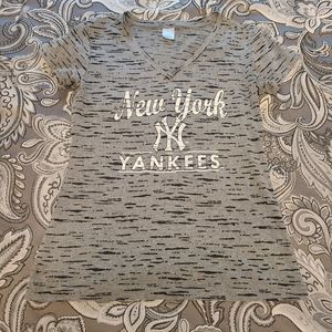 New York Yankees V-neck Shirt Size Medium MLB
